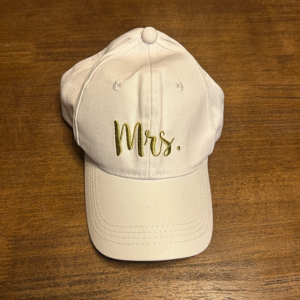 Mrs. White Wedding Bridal Bachelorette Baseball Cap Hat NWOT - Picture 2 of 6